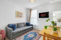 Beautiful 3 Bedroom House in North London Hotels in Haringey