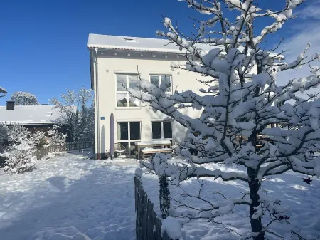 LIBORIA: Stylish house | sauna | 4min to the lake Отели рядом с достопримечательностью «Lake Staffelsee»