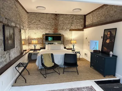 Rustic Escape - Private Suite in Downtown Elora Hôtels à proximité de : Elora Raft Rides
