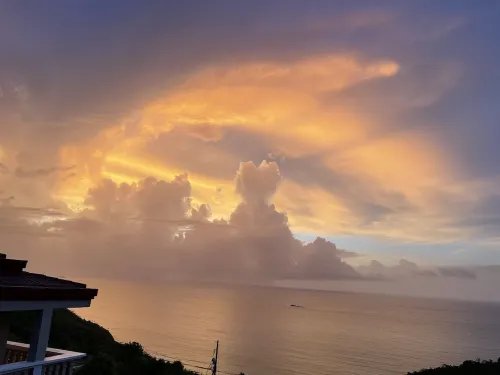 studio in a beautiful sun set Hotels in West End