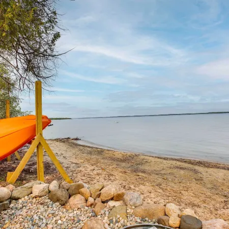 Suttons Bay Near Wineries Hot Tub, Fire Pit