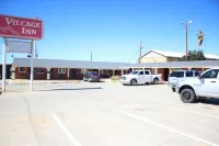 Village Inn Cotulla - parking
