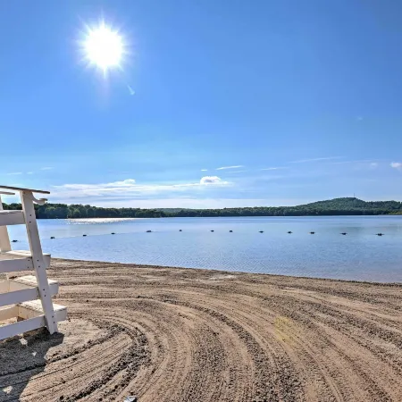 Happy Place by the Lake w/ Fire Pit: Walk to Beach