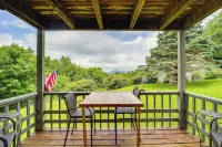 Banner Elk Mountain-View Condo: 3 Mi to Skiing!