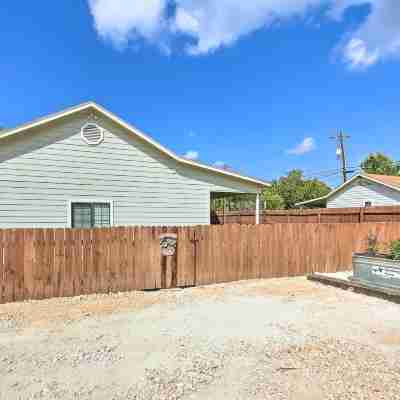 Cozy Canyon Lake Cottage 1 Mi to Guadalupe River! Hotel Exterior