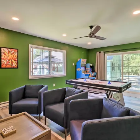 Game Room, Community Beach: Pocono Home!