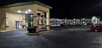 Super 8 by Wyndham Columbia - Motels