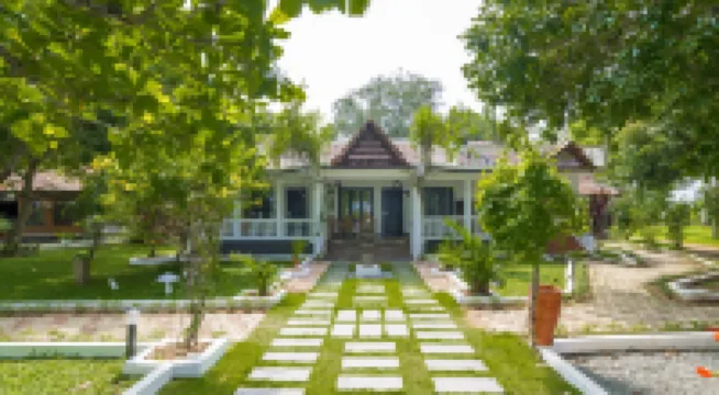 温暖湖避風港島度假村 鄰近Kandom Cricketers的酒店