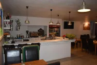 Penzion a Restaurace Na Jízdárně - Bãi đậu xe