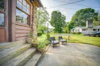 Central Erie Vacation Rental ~ 2 Mi to Beach! - parking