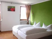 Weingut & Hotel GOGER mit Restaurant Hotels in der Nähe von Schloss Weißenbrunn