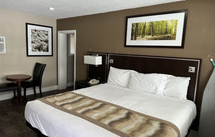 Champlain Motor Inn