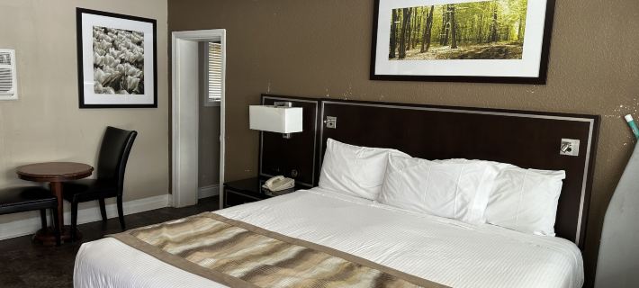 Champlain Motor Inn Hotels in Renfrew County