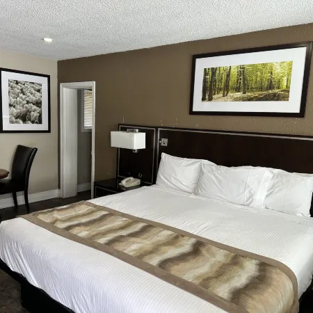 Champlain Motor Inn
