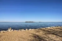 1 Mi to Beach & Lake: Breezy Point Cabin w/ Yard! - 3-Star