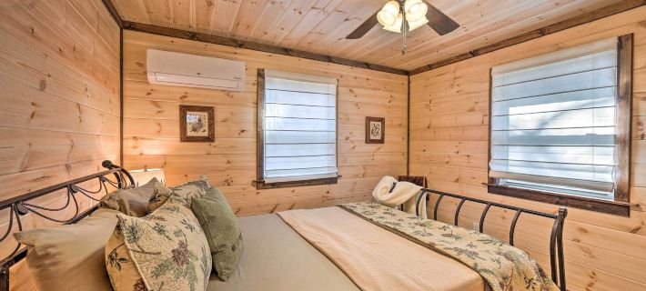 Updated Cabin w/ Fire Pit: 2 Mi to Utv & Hike Hotels in Le Flore County