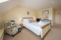 The Lodge at Broadway - 4-Star