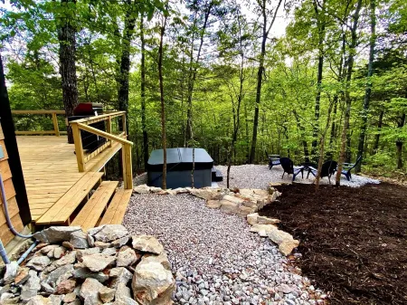 NEW! 2 bed 2 bath cabin in the Ozarks • Hot Tub •
