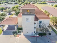 La Quinta Inn & Suites by Wyndham Granbury Hotels in Hood County