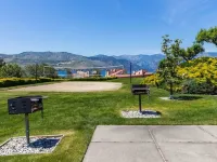Lake Chelan Shores: Sandy Beach Delight # 1-5; Chelan, WA. Beautiful 2-bdr condo Hotels in Chelan