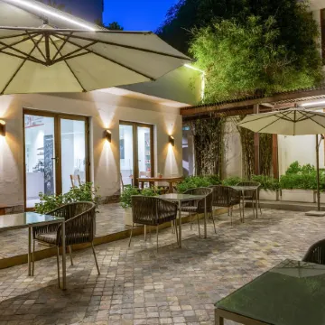 The Manor - New Delhi Отели рядом с достопримечательностью «Храм Акшардхам»