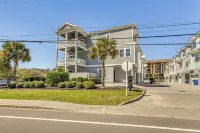 Walk to Ocean: Myrtle Beach House w/ Hot Tub! - parking