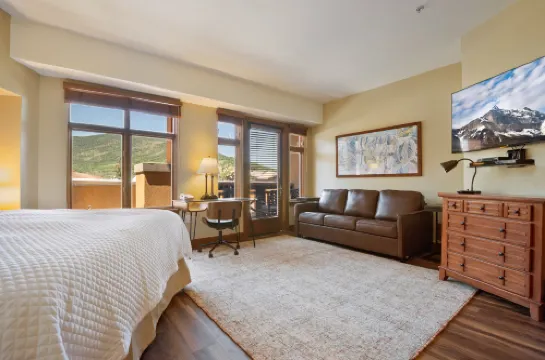 Sundial Studio in the Heart of Canyons Village, Outdoor Pool/Hot Tubs, Walk to Hiking & Biking