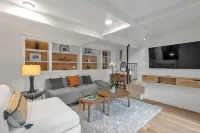 Stunning Neighborhood Home Walkable to Downtown Mill Valley Hotels in Mill Valley