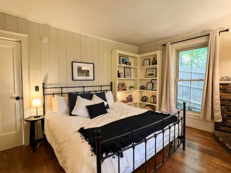 Outdoor Hot Tub and Cozy Living Space - Charming Farmhouse Retreat