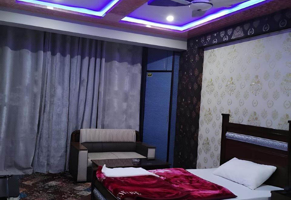 Reliance Hotel - Housity