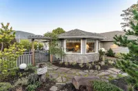 アヴァンステイのトゥルーリー・ア・トレジャー ビーチまで歩いていけます、パティオ