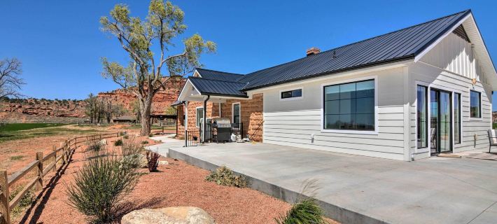 Modern Ranch House with Panoramic Red Butte Views Hotels in Kane County
