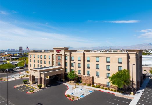 6. 햄프턴 인 라스..