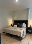Luxurious 3-BR Home: BBQ Grill, Hot Tub & Fire Pit
