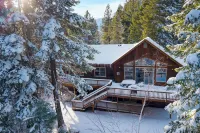 Cherry Hills Spacious Tahoe Cabin With Deck, Fireplace & Open Interiors