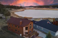 Group Cabin + Lake and Mountain View Pet-friendly, Fireplace, Games, Loft