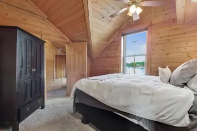 3 Bedroom Okauchee Lake 오카우치 레이크 주변 호텔