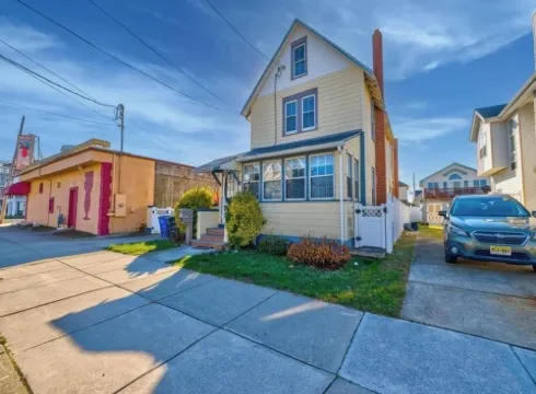 Across Street BEACH HOUSE