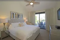 Palm Valley .. Relaxed Getaway, Pools and Sunsets!