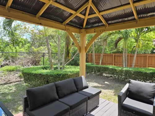 Gem in the Oasis. Hotels in Homestead