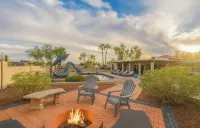 6 Bd Desert Oasis w/ Pool, Slide, Pickleball+More!