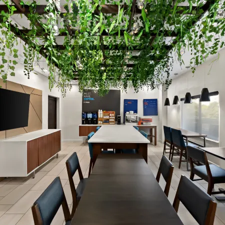 Holiday Inn Express & Suites RALEIGH NE - MEDICAL CTR AREA by IHG