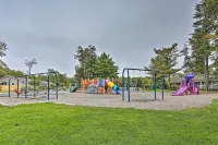 15 Mi to Camelback Ski Resort: Home w/ Deck! Hotels in Coolbaugh Township