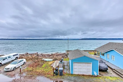 Tacoma 'Dash Point Beach Cabin' w/ Balcony! - balcony