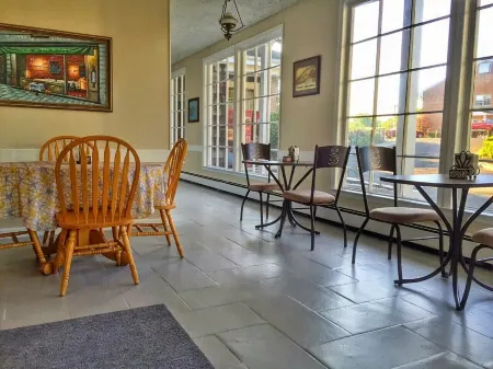 Budget Host East End Hotel in Riverhead Отели в г. Джеймспорт