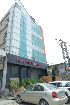 Hotel Shri Bhaskar Отели рядом с достопримечательностью «Vishnu Inter College Play Ground»