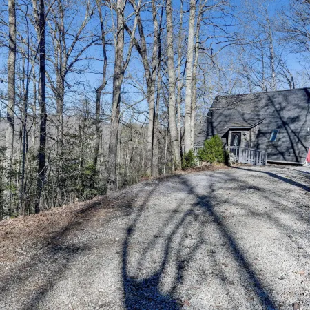 Charming Franklin Cabin with Deck Stunning Views!