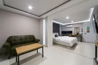 Gimhae Eobang-Dong Suite Hotel