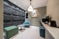Hotel the Wall