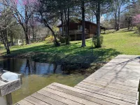 Cabin in Hardy on Kiwanie Lake with fishing boat & kayak, near Spring River